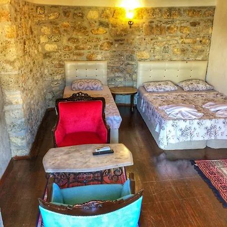 Πανσιόν Parmis Boutique House 3*