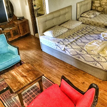 Parmis Boutique House 3*