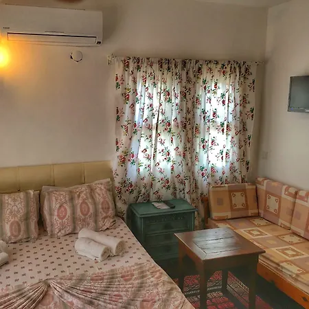 Parmis Boutique House Πανσιόν