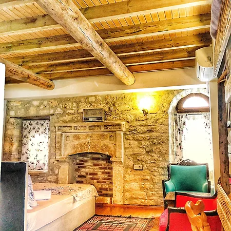 Πανσιόν Parmis Boutique House