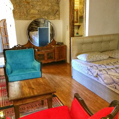 Parmis Boutique House Konukevi Çeşme