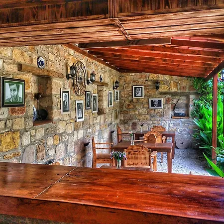 Parmis Boutique House Konukevi Çeşme