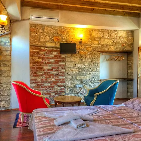 Parmis Boutique House Konukevi Çeşme