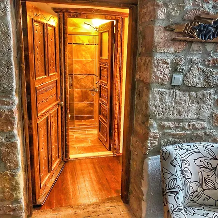 Parmis Boutique House Gasthof 3*