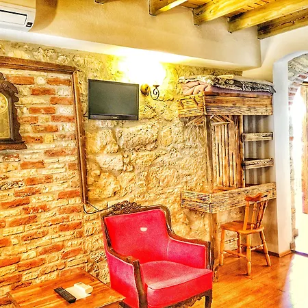 Parmis Boutique House Gasthof 3*